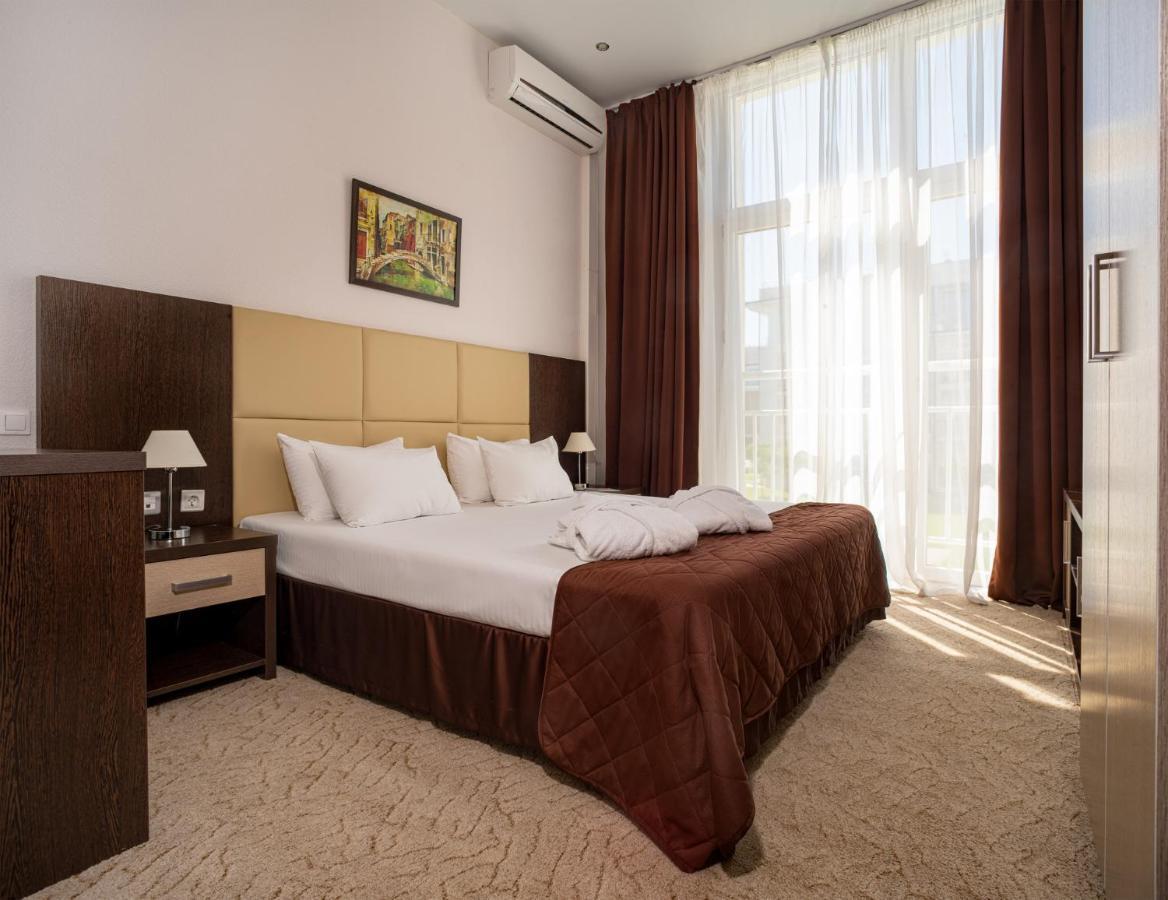 ГОСТИНИЦА BARKHATNYE SEZONY YEKATERININSKY KVARTAL RESORT СОЧИ 3* (Россия)  - от 5361 RUB | NOCHI